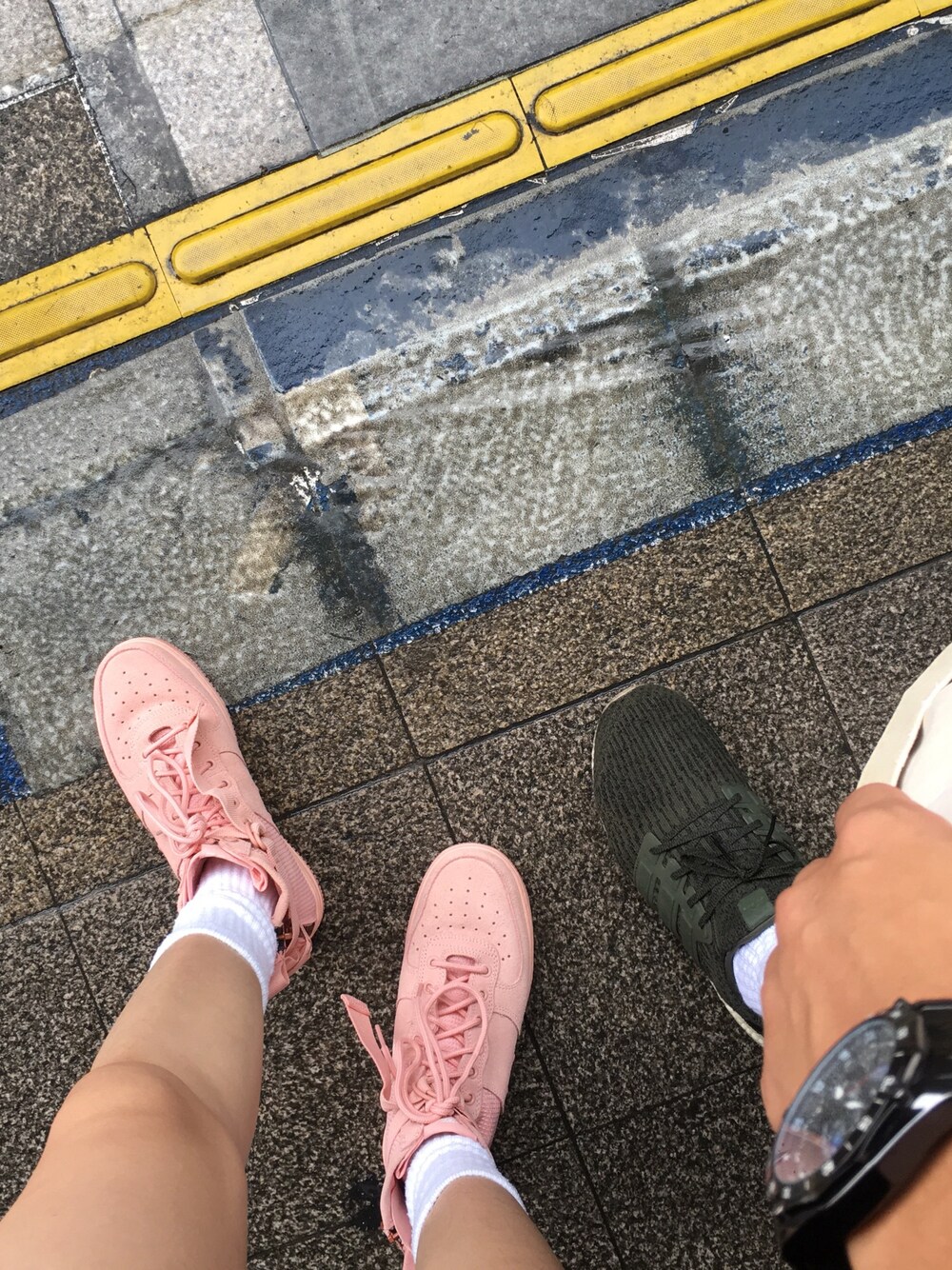 「hongkong」｜「NIKE Air Flightのアイテム（アクセサリー、ピンク系）」を使った、Kiko李欣芸さん（レディース・170cm）の夏コーディネートの1枚目の写真
