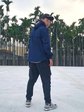 「LESS（レス）のアイテム（キャップ）」を使った、翁偉勝さん（メンズ・178cm）の秋コーディネート