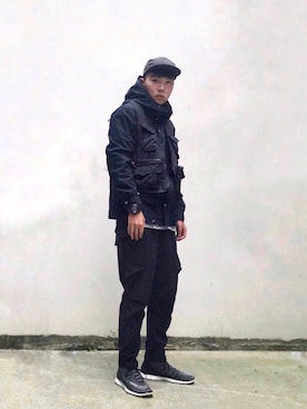 「H&M（エイチ・アンド・エム）のアイテム（マウンテンパーカー）」を使った、翁偉勝さん（メンズ・178cm）の秋コーディネート