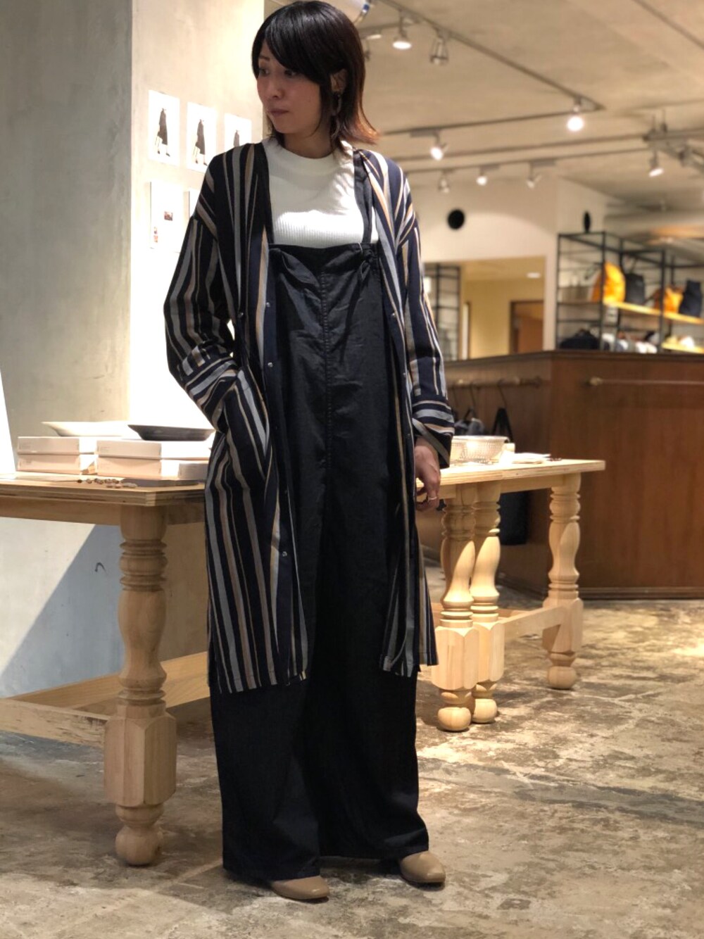 「johnbull、Johnbull Private labo、ジョンブル　プライベート　ラボ(Johnbull Private labo)、ジョンブル、サロペット、デニム、大人カジュアル、ゆるコーデ、オトナカジュアル、シンプルコーデ」｜「Johnbull Private laboのリラクシングデニムサロペット（サロペット/オーバーオール、ブルー系）」を使った、gma377さん（レディース・169cm）の春コーディネートの1枚目の写真