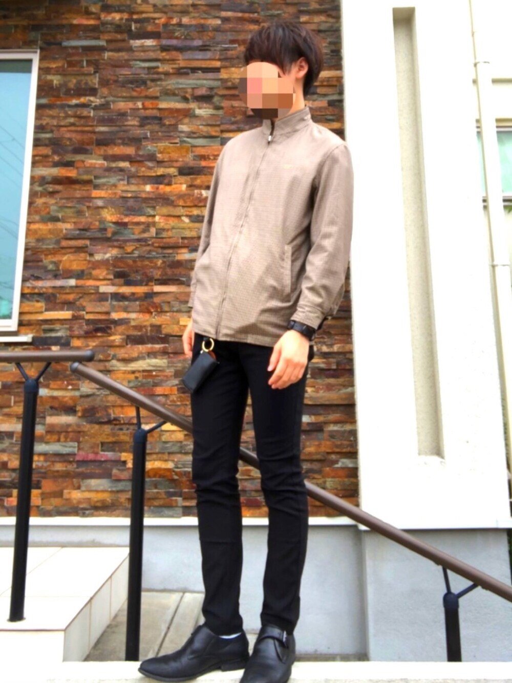 「BALENCIAGA、バレンシアガ、黒スキニー、はるコーデ、シンプルコーデ、IL BISONTE、LAD MUSICIAN、ブルゾン、革靴」｜「BALENCIAGAのアイテム（ブルゾン、ベージュ系）」を使った、Yuupagneさん（メンズ・183cm）の春コーディネートの1枚目の写真