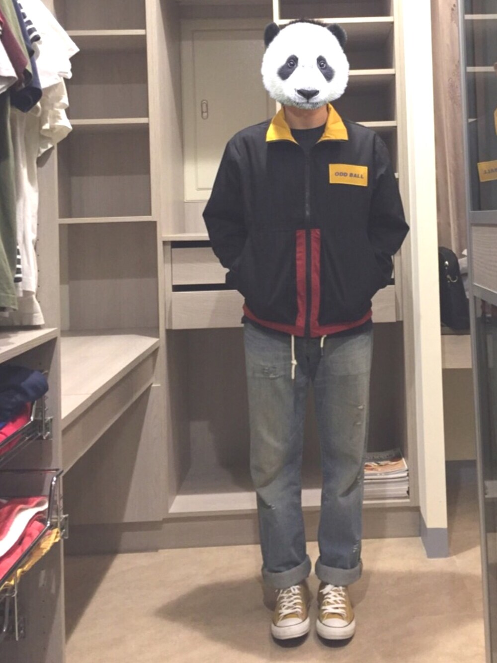 「quietist、Levi's、converse、converse react、plain-me」｜「PROVIDERのアイテム（Tシャツ/カットソー、ブラック系）」を使った、EvanChenさん（メンズ・172cm）の秋コーディネートの1枚目の写真