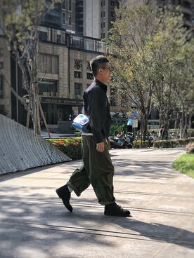 「plain-me（プレインミー）のアイテム（シャツ/ブラウス）」を使った、EvanChenさん（メンズ・172cm）の秋コーディネート