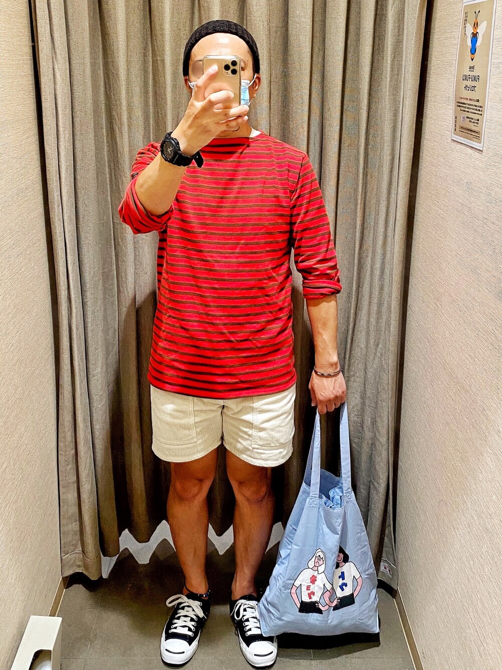 「ニット帽、バスクシャツ、ボーダー、短パン、コーデュロイパンツ、トートバッグ、ジャックパーセル」｜「SAINT JAMESのアイテム（Tシャツ/カットソー、レッド系）」を使った、KADOさん（メンズ・159cm）の秋コーディネートの1枚目の写真