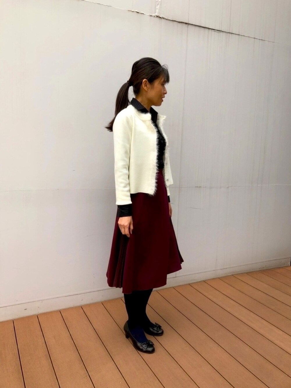 「サイドプリーツスカート、ボルドー、ボレロカーディガン、黒フリル、スーパーストレッチシャツ、秋冬コーデ」｜「NARACAMICIEのサイドプリーツスカート（スカート、レッド系）」を使った、yukki77さん（レディース・158cm）の秋コーディネートの1枚目の写真