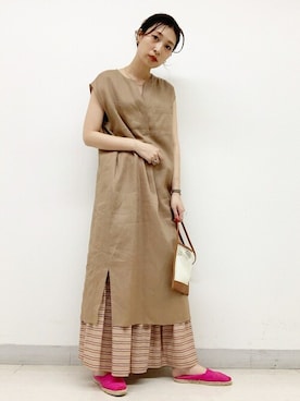 ショルダーバッグを使った ベージュワンピ のレディース人気ファッションコーディネート Wear