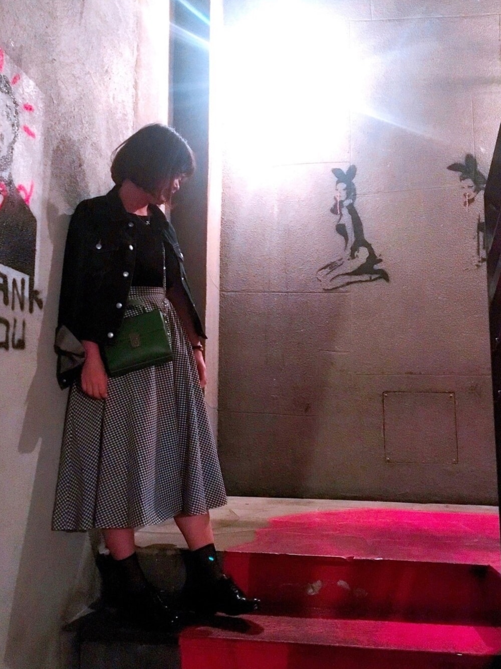 「ＧＷ、休日スタイル、タイト、ギンガムチェック、オトナ女子、デニム、大人ガーリー、デート、ハイウエスト、黒」｜「KBFのマルチスパンコールイヤリング（イヤリング、シルバー系）」を使った、みいちゃんさん（レディース・158cm）の春コーディネートの1枚目の写真