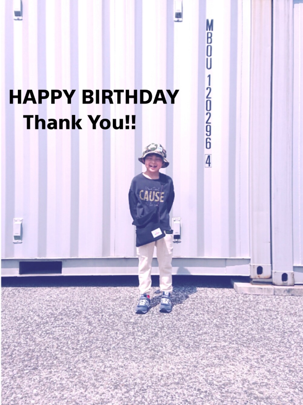 グリーン系のラッピングキット、ブラウン系のラッピングキット、ブラウン系のラッピングキットを着用したキッズの春コーディネートの1枚目の写真