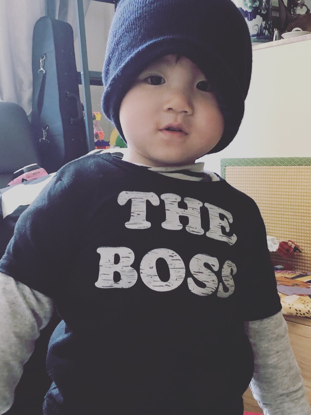 「HUGO BOSSのアイテム（Tシャツ/カットソー、ブルー系）」を使った、Marcus駱さん（キッズ・100cm）の春コーディネートの1枚目の写真
