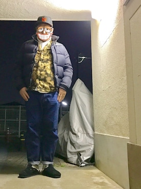 「サンダルに靴下」｜「アイテム（ダウンジャケット/コート）」を使った、gottusoさん（メンズ・179cm）の冬コーディネート