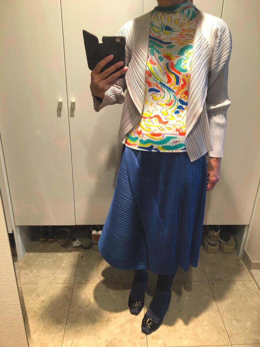 「プリーツプリーズ、春コーデ、大人カジュアル」｜「PLEATS PLEASEのアイテム（スカート、ブルー系）」を使った、popotanさん（レディース・162cm）の春コーディネートの1枚目の写真