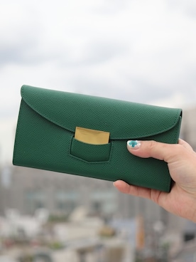 「アイテム（財布、グリーン系）」を使った、FLORIST(フローリスト)さん（レディース・156cm）の春コーディネート