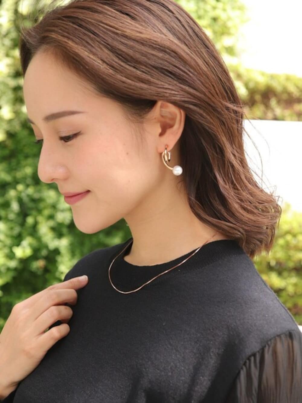 「ネックレス、ピアス、コーディネート、可愛い」｜「floristの【5種展開】パール×トレンドゴールドデザインピアス（ピアス（両耳用）、ゴールド系）」を使った、FLORIST(フローリスト)さん（レディース・171cm）の秋コーディネートの1枚目の写真