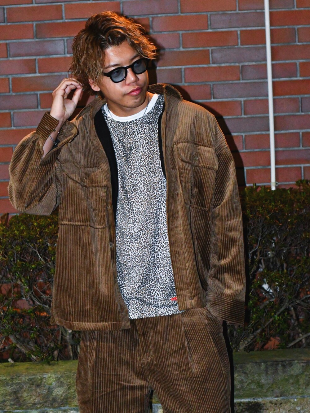 「セットアップ　着回し、冬アウター着回しチャレンジ、おしゃれさんと繋がりたい、シンプルコーデ、休日スタイル」｜「Supreme のアイテム（Tシャツ/カットソー、ホワイト系）」を使った、小柳成吾【美容師】さん（メンズ・180cm）の冬コーディネートの1枚目の写真