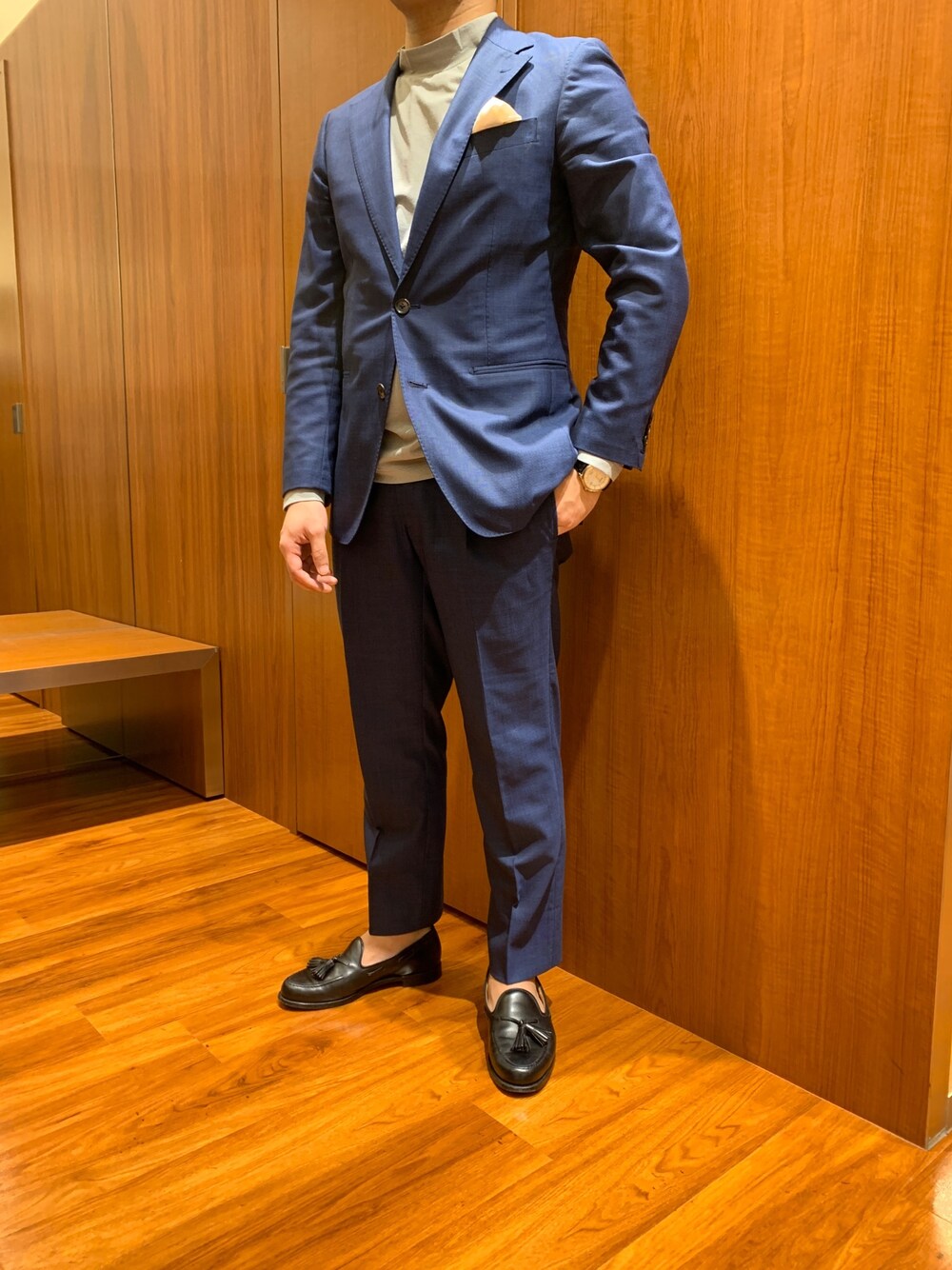 「SUIT SELECTのアイテム（セットアップ、ブルー系）」を使った、クワエ（SUIT SELECT）さん（メンズ・168cm）の夏コーディネートの1枚目の写真