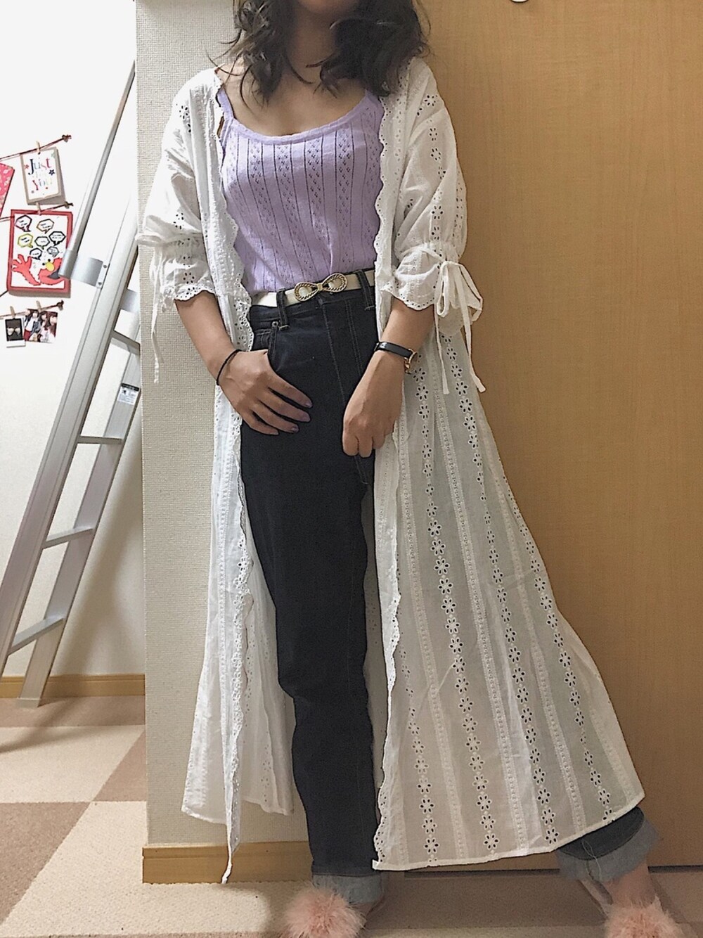 「ヴィンテージガウン、ガウン、キャミソール、ニットキャミソール、バイオレット、パープル、デニムパンツ」｜「one after another NICE CLAUPの【WEB STORE限定】ヴィンテージレースガウン（ワンピース、ホワイト系）」を使った、name.minoriさん（レディース・153cm）の夏コーディネートの1枚目の写真