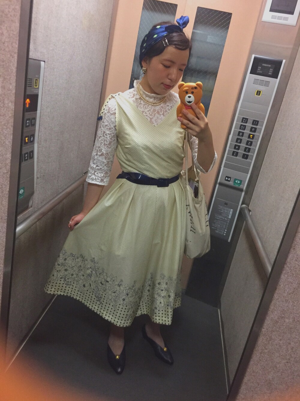 「古着、古着女子、used、VINTAGE、黄色、青、レトロ、ワンピース、60’s」｜「VINTAGEのアイテム（ワンピース、イエロー系）」を使った、わさん（レディース・156cm）の夏コーディネートの1枚目の写真