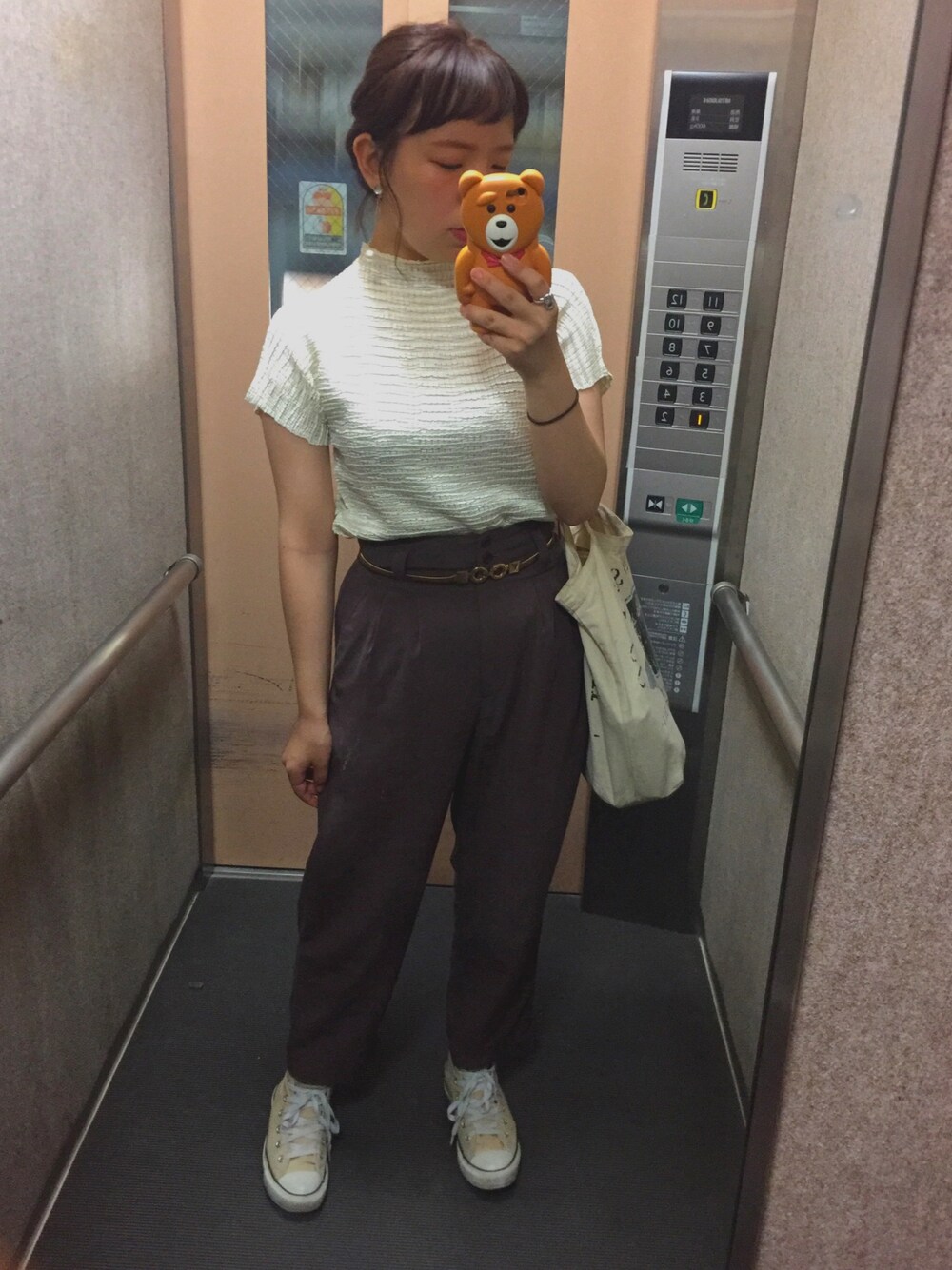 「古着、古着女子、used、VINTAGE、白、キレイめ、パープル、編み込みヘア」｜「VINTAGEのアイテム（その他パンツ、パープル系）」を使った、わさん（レディース・156cm）の夏コーディネートの1枚目の写真