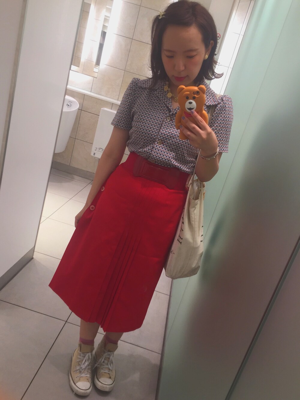 「vintage、VINTAGE、used、古着、古着女子、red、赤、レトロ、50's、converse」｜「VINTAGEのアイテム（スカート、レッド系）」を使った、わさん（レディース・156cm）の夏コーディネートの1枚目の写真