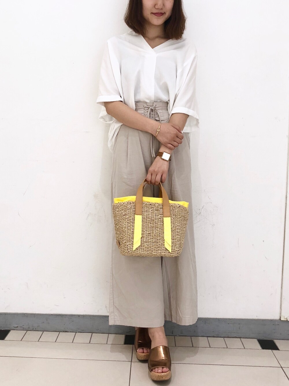 「samantha 、Samantha Thavasa Petit Choice、LOWRYS FARM、ViS、MARC BY MARC JACOBS、サマンサ、サマンサタバサプチチョイス、夏、かごバッグ、黄色」｜「Samantha Thavasa Petit Choiceのアイテム（かごバッグ、イエロー系）」を使った、ユナさん（レディース・158cm）の春コーディネートの1枚目の写真