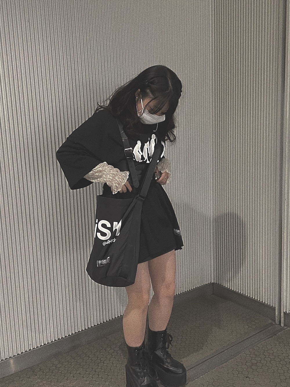 「コラボTシャツ、BiSH、BiSHコラボ、厚底ブーツ、黒、ハーネス、Tシャツワンピ、低身長、低身長コーデ、低身長女子」｜「GUのアイテム（バッグ、ブラック系）」を使った、cocochanmanさん（レディース・148cm）の夏コーディネートの1枚目の写真