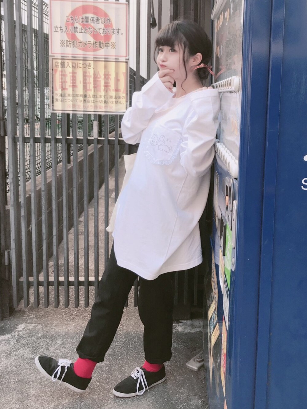 「赤いくつした、赤リボン、ロンT、低身長女子」｜「GUのワイドトラウザー（パンツ、ブラック系）」を使った、cocochanmanさん（レディース・148cm）の夏コーディネートの1枚目の写真