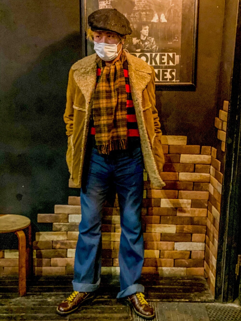 「Barbourのアイテム（マフラー、ブラウン系）」を使った、tsuneglamsamさん（メンズ・181cm）の冬コーディネートの1枚目の写真