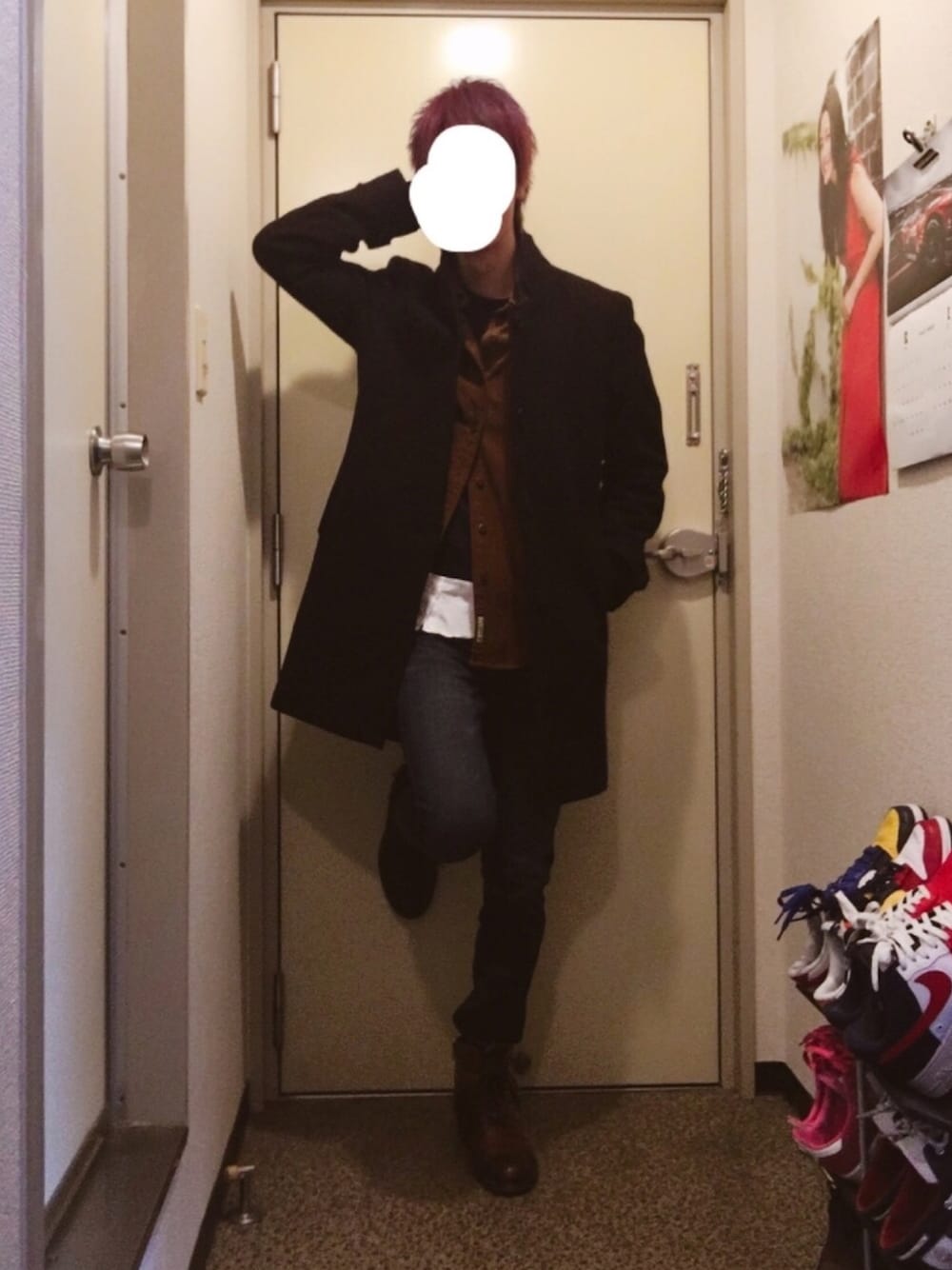 「アウターONアウター、チェスターコート、ブーツ、スキニーデニム、ALDO、American Eagle、URBAN RESEARCH、紫髪、おしゃれさんと繋がりたい、大学生」｜「INC International Conceptsのアイテム（チェスターコート、レッド系）」を使った、TOMONKEY さん（メンズ・175cm）の冬コーディネートの1枚目の写真