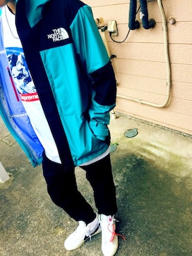 「off white」｜「アイテム（マウンテンパーカー）」を使った、よっちさん（メンズ・165cm）の冬コーディネート