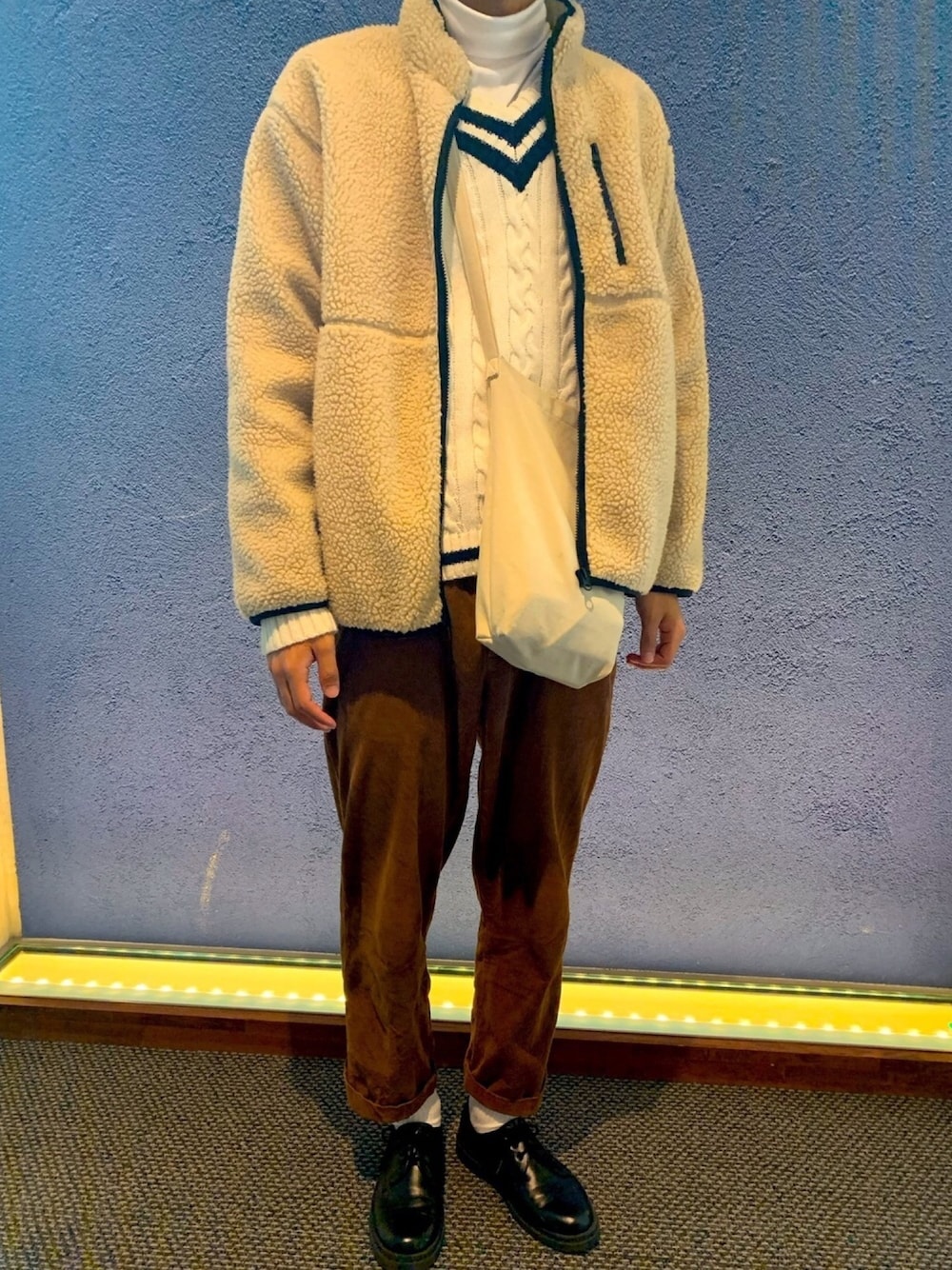 「冬コーデ、おしゃれさんと繋がりたい、休日スタイル、冬、年末WEAR感謝祭、プチプラコーデ、ブラウンコーデ、革靴、ボア、ニット」｜「GUのアイテム（ジャケット/アウター、ホワイト系）」を使った、みーさん（メンズ・184cm）の冬コーディネートの1枚目の写真
