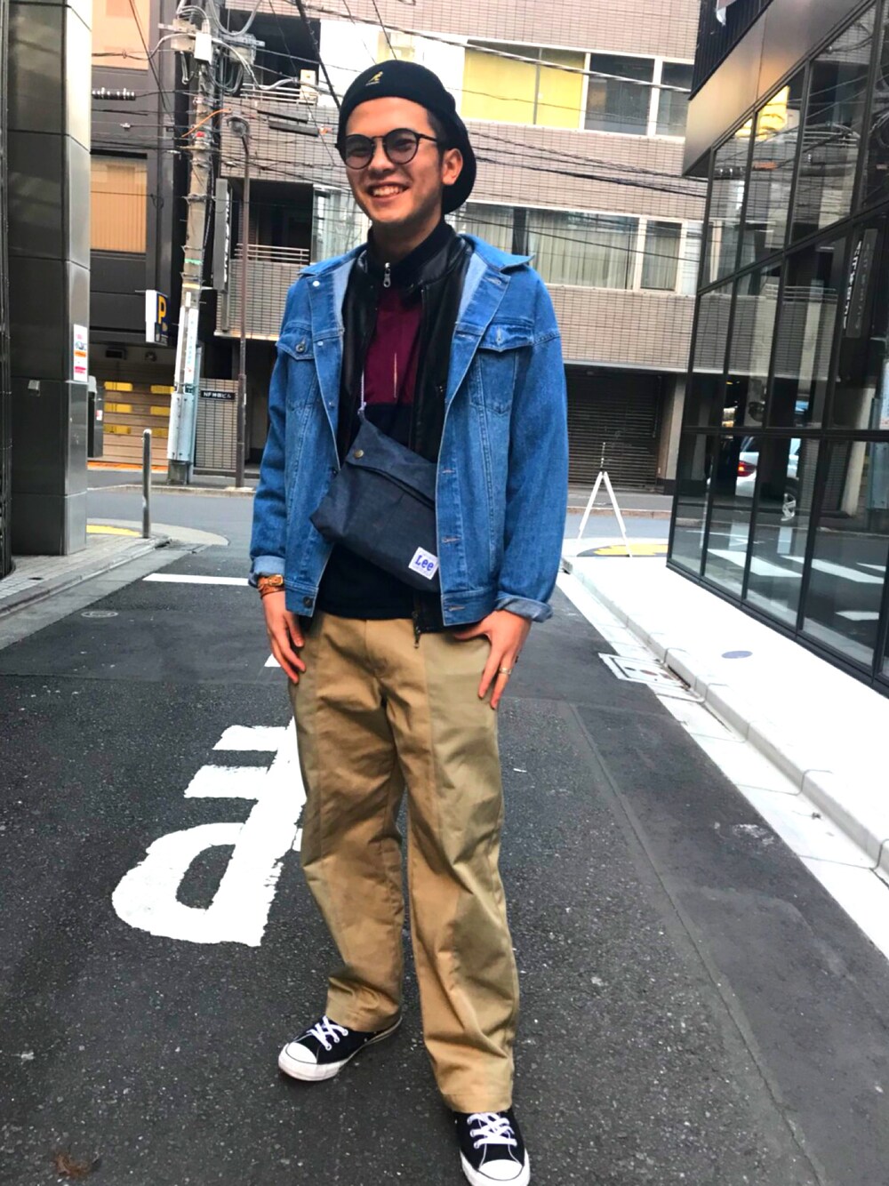 「モード系、休日スタイル、大学生、デニム、converse、RAGEBLUE、KANGOL、ベロア、ワイドパンツ、ハーフジップ」｜「RAGEBLUEのドロップデニムGジャン/767387（デニムジャケット、ブルー系）」を使った、たいせーさん（メンズ・172cm）の冬コーディネートの1枚目の写真