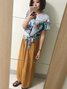 「LOVFEE（ラッフィ）のアイテム（パンツ）」を使った、JessicaLaiさん（レディース・164cm）の秋コーディネート