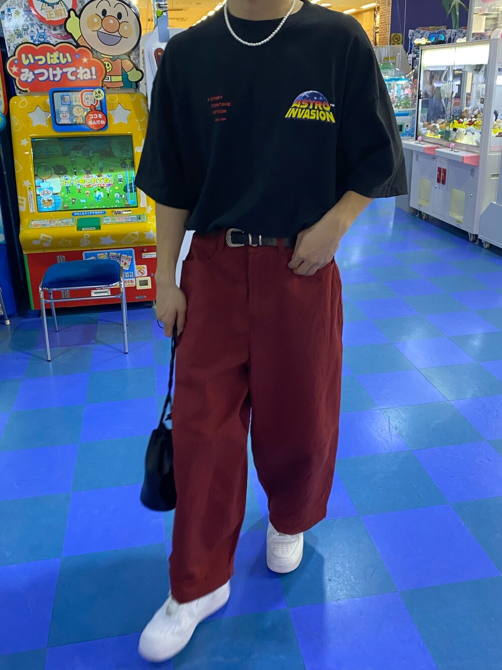「おしゃれさんと繋がりたい、リラックススタイル、白スニーカー、ビッグT、シンプル」｜「Perushuのアイテム（その他パンツ、レッド系）」を使った、＂𝒟𝒶𝒾𝓂𝓊＂さん（メンズ・172cm）の夏コーディネートの1枚目の写真