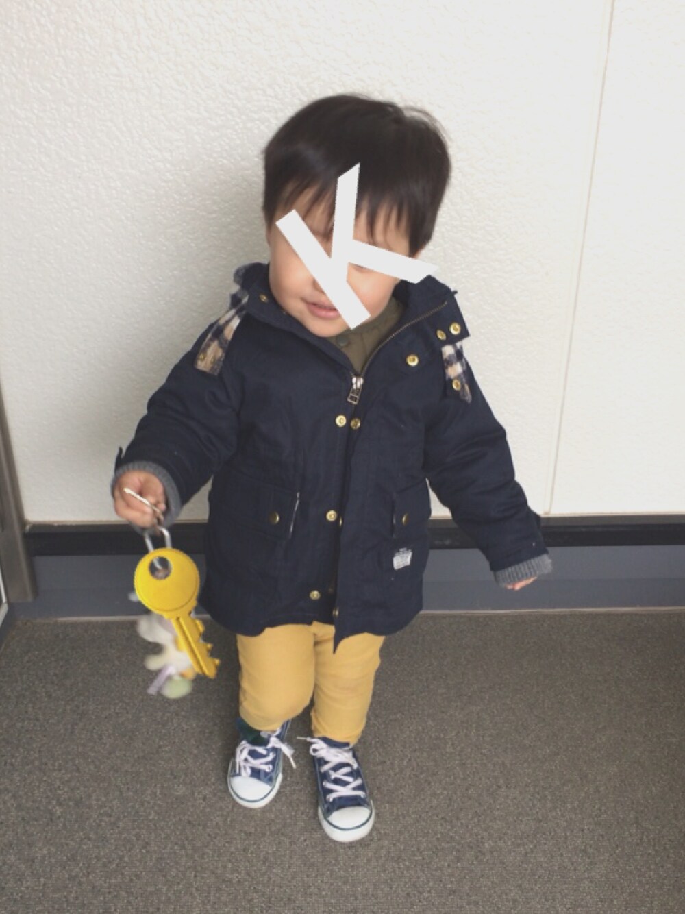 「冬コーデ、男の子コーデ、スニーカー」｜「BREEZEの4WAY防寒ジャケット（その他アウター、ブルー系）」を使った、Kさん（キッズ・80cm）の冬コーディネートの1枚目の写真