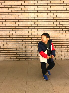 「TOMMY HILFIGER（トミーヒルフィガー）のアイテム（ダウンジャケット/コート）」を使った、R&Tさん（キッズ・90cm）の冬コーディネート
