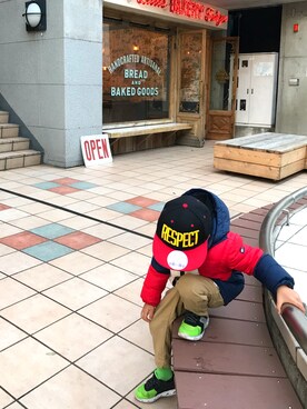 「TOMMY HILFIGER（トミーヒルフィガー）のアイテム（ジャケット/アウター）」を使った、R&Tさん（キッズ・100cm）の冬コーディネート