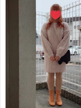 「ミカヅキモモコ（ミカヅキモモコ）のアイテム（アクセサリー）」を使った、ユーリン・チーさん（レディース・150cm）の冬コーディネート