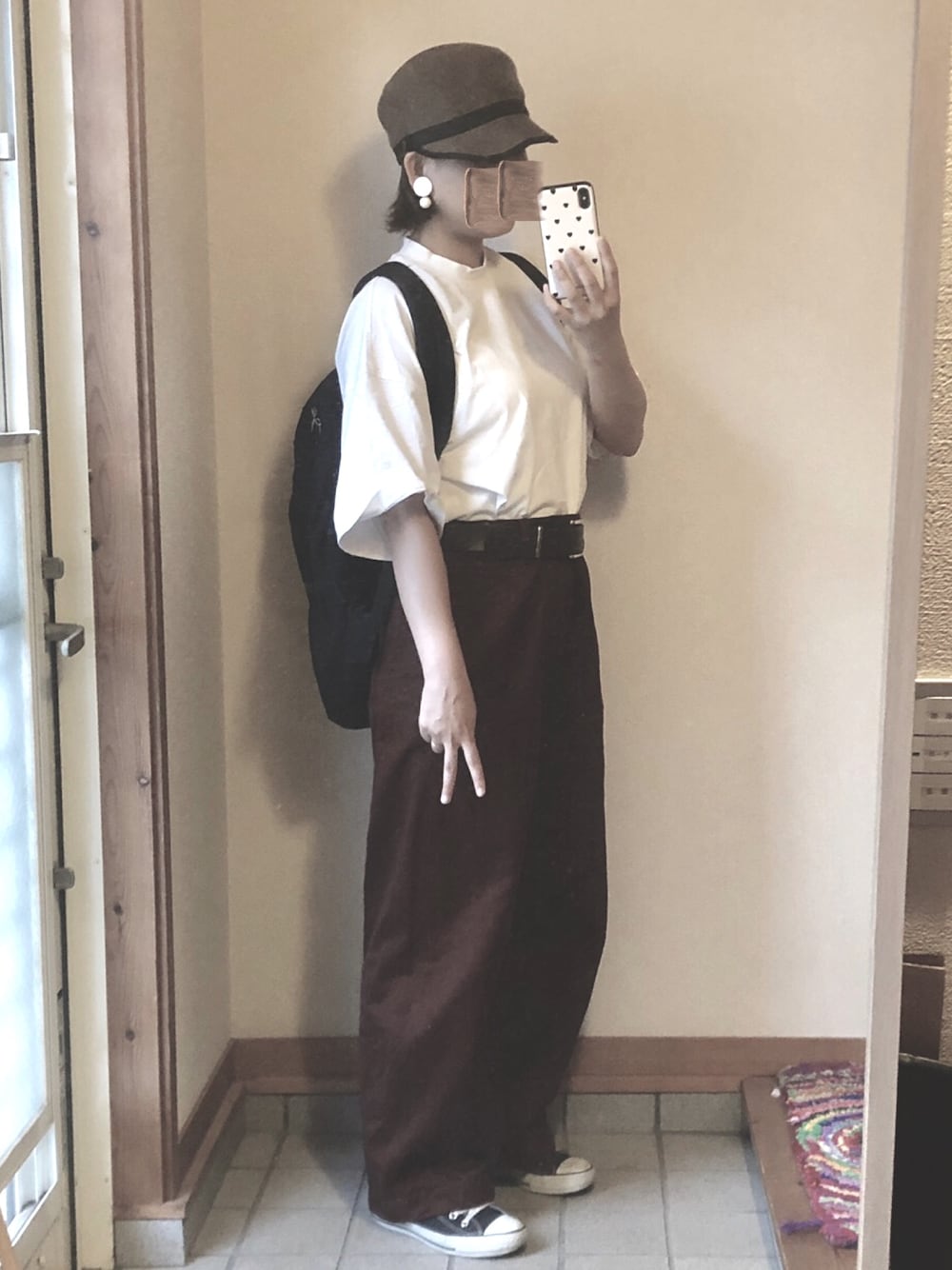 「キャップ、モックネックT、カーブパンツ、ベルト、コンバース、21度、27度、ラブアンドピース2019」｜「THE NORTH FACEの＜THE NORTH FACE＞HOLD HIKE キャップ（キャップ、ブラウン系）」を使った、記録係さん（レディース・160cm）の秋コーディネートの1枚目の写真