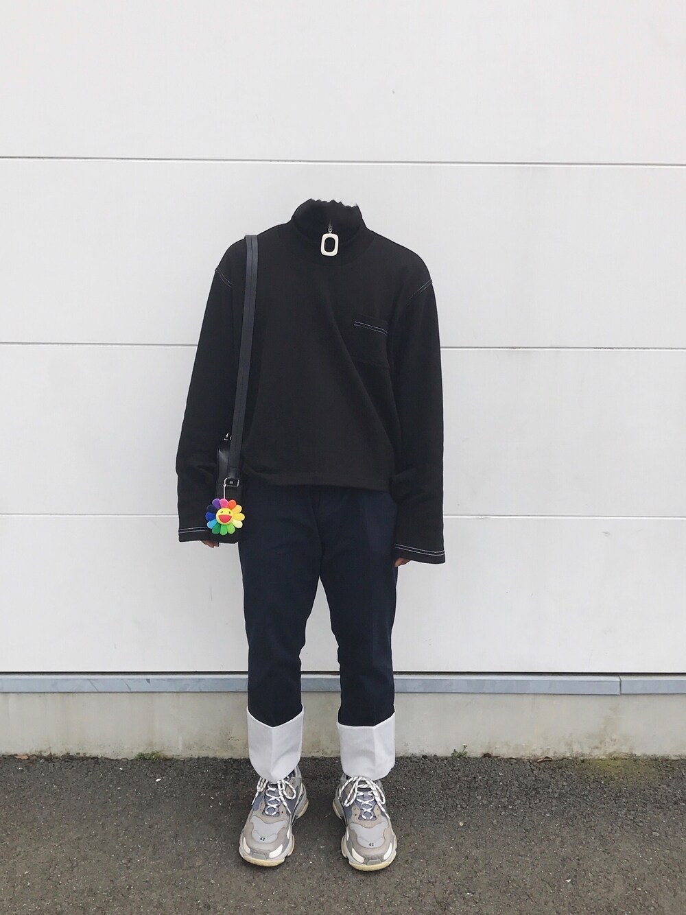 「黒、平成最後、ダッドスニーカー、ダットシューズ、バレンシアガ、BALENCIAGA、KENZO、CRUFFIN、フィッシャーマンパンツ、J.W.anderson」｜「JW Andersonのアイテム（アクセサリー、ブラック系）」を使った、ミノミノミノさん（メンズ・171cm）の春コーディネートの1枚目の写真