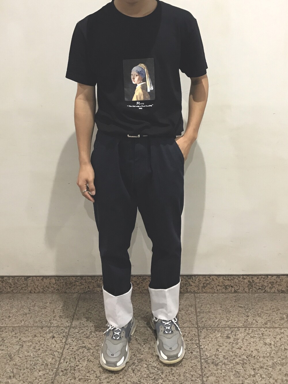 「フェルメール、バレンシアガ、BALENCIAGA、ダットシューズ、ダットスニーカー、フィッシャーマンパンツ」｜「FREAK'S STOREの別注ART TEE "GIRL WITH A PEARL EARING"/アートTシャツ/半袖Tシャツ（Tシャツ/カットソー、ブラック系）」を使った、ミノミノミノさん（メンズ・171cm）の夏コーディネートの1枚目の写真