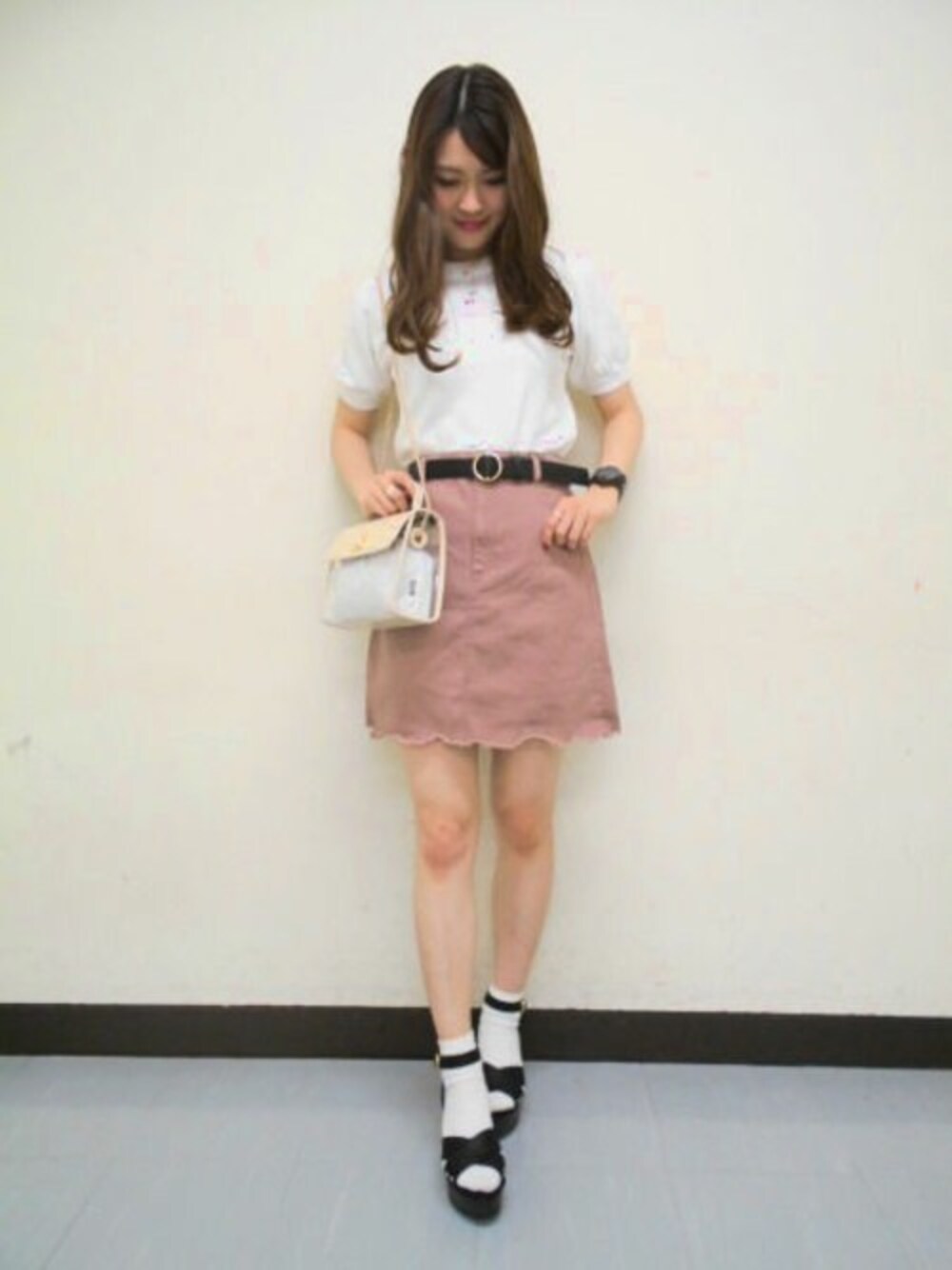 「カジュアル、ミニスカート、カラースカート、Heather、刺繍ニット、PVC、サマーニット」｜「Heatherのアシメヘム／カラーミニスカート　786100（スカート、ピンク系）」を使った、Heather横浜ジョイナス店　STAFF2さん（レディース・166cm）の春コーディネートの1枚目の写真
