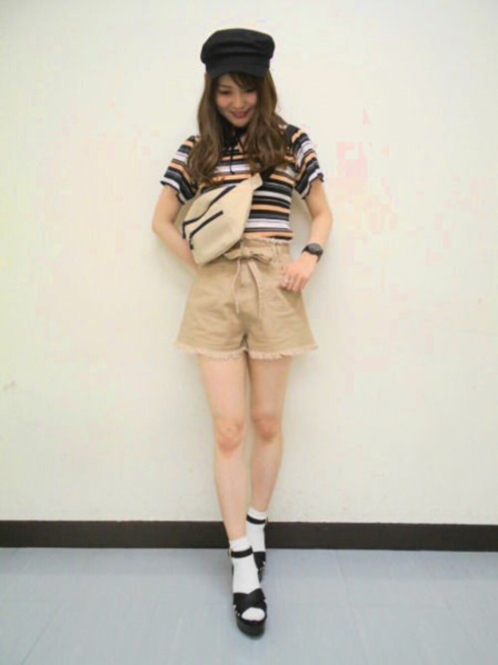 「ショートパンツ、大人カジュアル、Heather、ウエストポーチ、マルチボーダー、リブT、フリンジデニム」｜「Heatherのフリルエリリブカットプルオーバー　790946（Tシャツ/カットソー、ブルー系）」を使った、Heather横浜ジョイナス店　STAFF2さん（レディース・166cm）の春コーディネートの1枚目の写真