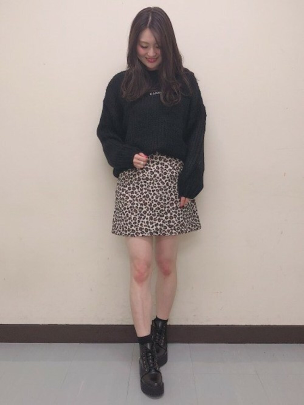 「レオパード、ローゲージニット、ミニスカート、冬コーデ、オーバーサイズ、Heather、KANGOL、レースアップブーツ、台形ｽｶｰﾄ」｜「KANGOLのKANGOLローゲージＢＩＧニット　818529（ニット/セーター、ブラック系）」を使った、Heather横浜ジョイナス店　STAFF2さん（レディース・166cm）の秋コーディネートの1枚目の写真
