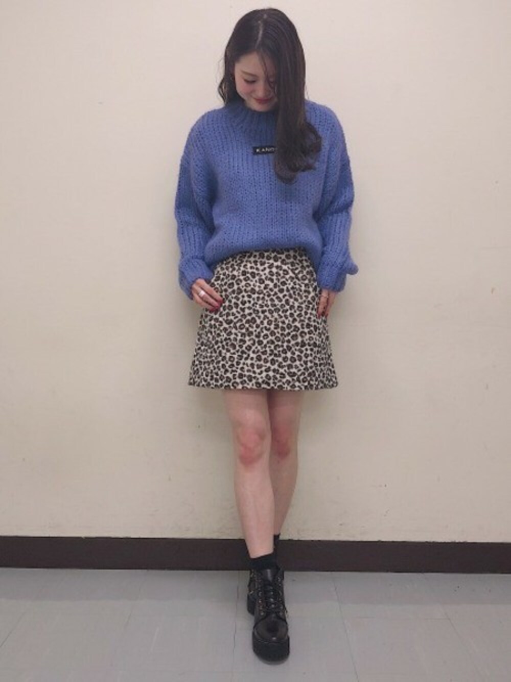 「レオパード、ローゲージニット、ミニスカート、冬コーデ、オーバーサイズ、Heather、KANGOL、レースアップブーツ、台形ｽｶｰﾄ」｜「KANGOLのKANGOLローゲージＢＩＧニット　818529（ニット/セーター、パープル系）」を使った、Heather横浜ジョイナス店　STAFF2さん（レディース・166cm）の秋コーディネートの1枚目の写真