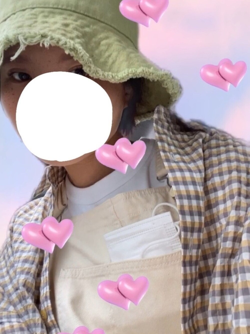 「休日スタイル、ラクチンコーデ、Tシャツ、サロペット、ホワイトコーデ、バケットハット、チェック、シャツ好き集まれ、ラフ、ピスタチオ」｜「MOUSSYのアイテム（シャツ/ブラウス、その他）」を使った、みーーこさん（レディース・158cm）の夏コーディネートの1枚目の写真