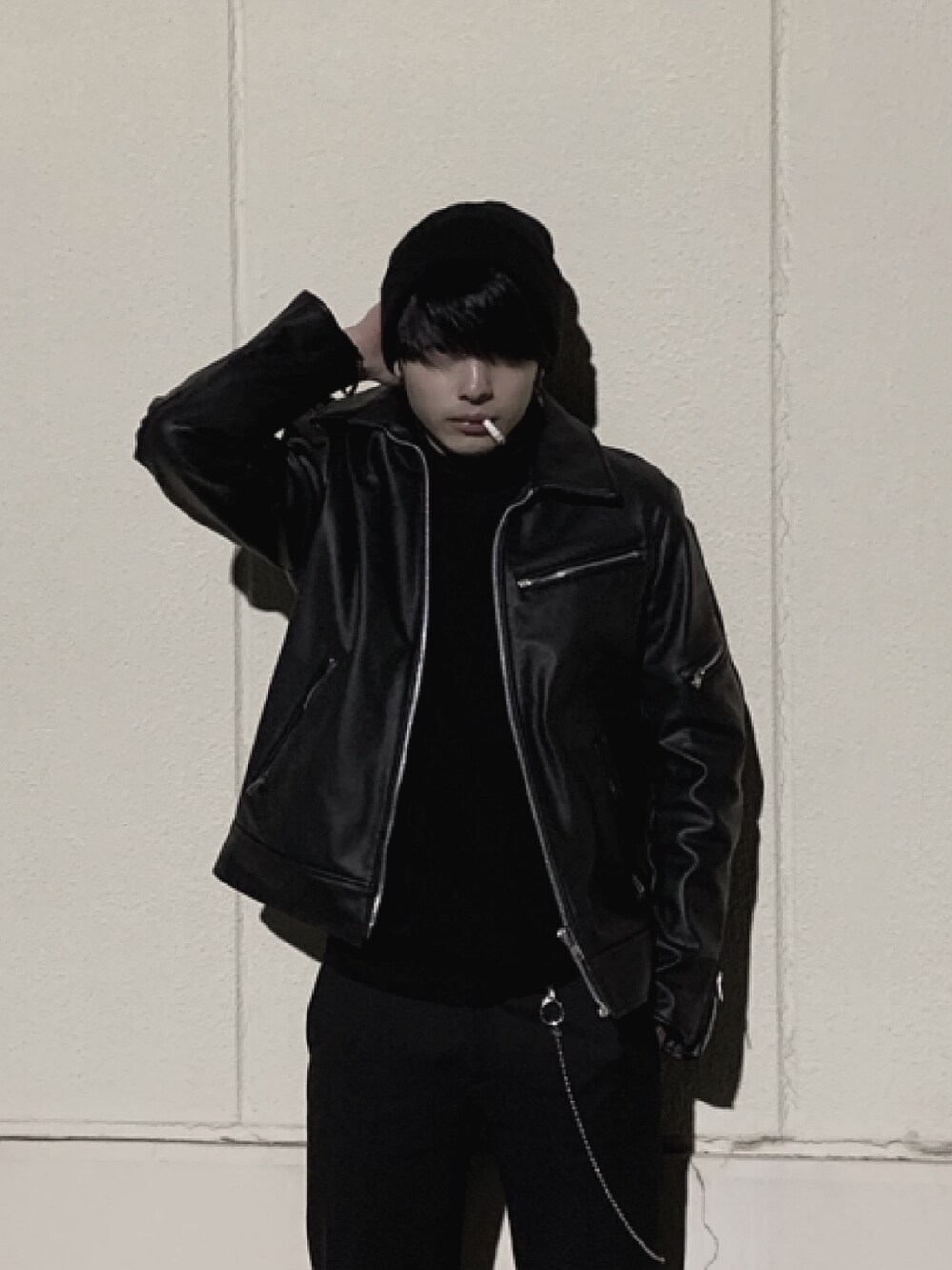 「レザージャケット、韓国、韓国ファッション、GUCCI、BALENCIAGA、プチプラコーデ、ootd」｜「Instagramのアイテム（その他、ブラック系）」を使った、Sssさん（メンズ・168cm）の冬コーディネートの1枚目の写真
