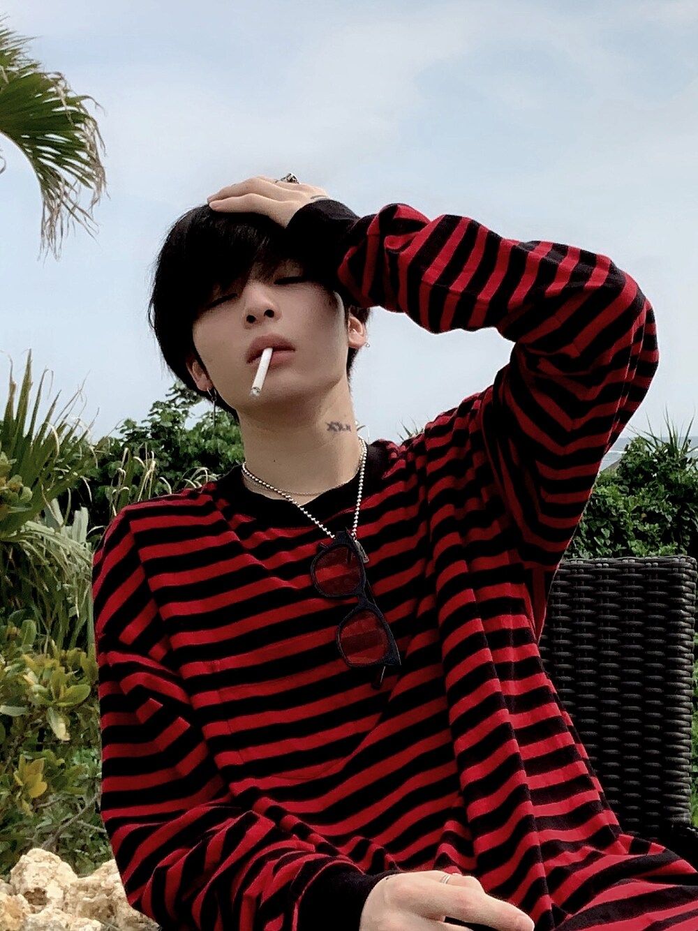 「WEGO、anotheryouth、ootd、赤、GUCCI、BALENCIAGA、韓国、韓国ファッション」｜「WEGOのWEGO/USAコットンBIG無地ロングTシャツ（Tシャツ/カットソー、レッド系）」を使った、Sssさん（メンズ・168cm）の冬コーディネートの1枚目の写真