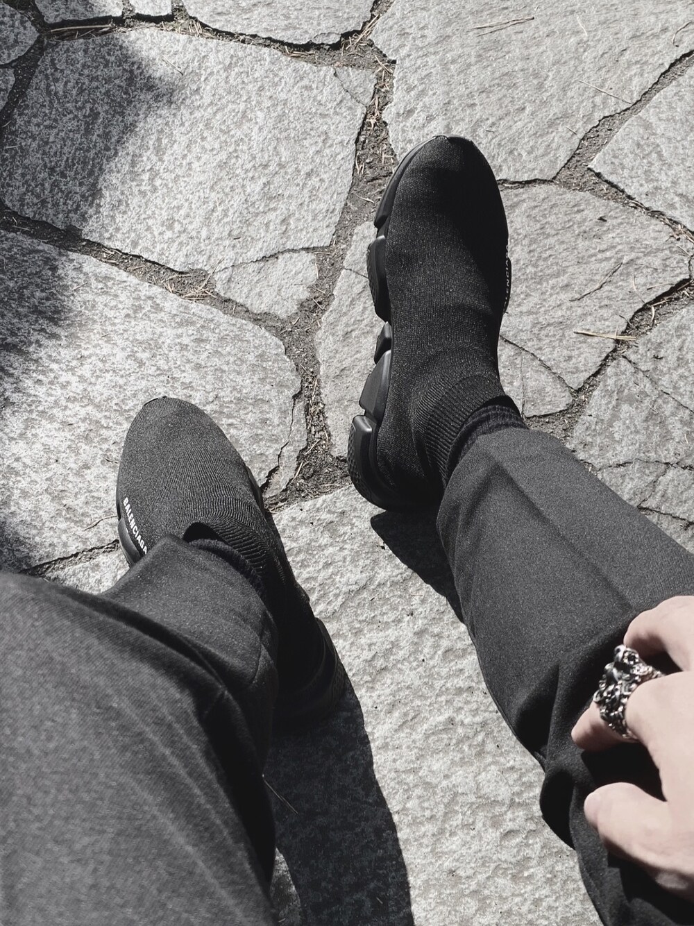 「BALENCIAGA」｜「BALENCIAGAのBalenciaga Black Speed Sneakers（スニーカー、ブラック系）」を使った、Sssさん（メンズ・168cm）の秋コーディネートの1枚目の写真