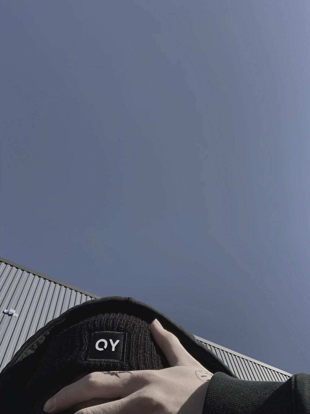 「韓国、韓国ファッション、ニット帽、street、street fashion」｜「OYの『OY/オーワイ』BOTH LOGO BEANIE/ロゴ ビーニー/ニット帽（ニットキャップ/ビーニー、ブラック系）」を使った、Sssさん（メンズ・169cm）の冬コーディネートの1枚目の写真