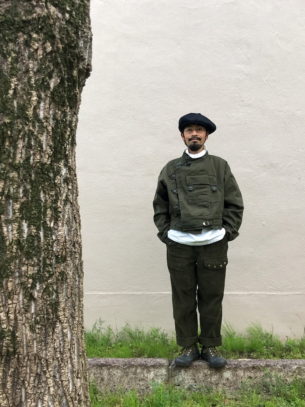 「カーキ、ミリタリー、スウェーデン軍、モーターサイクルジャケット、キャスケット、丸メガネ、CLUBSTUBBORN、NEWYORKHAT、MOONSTAR、Zparts」｜「NEW YORK HATのアイテム（キャスケット、ブラック系）」を使った、【Khaki's】A田さん（メンズ・163cm）の春コーディネートの1枚目の写真